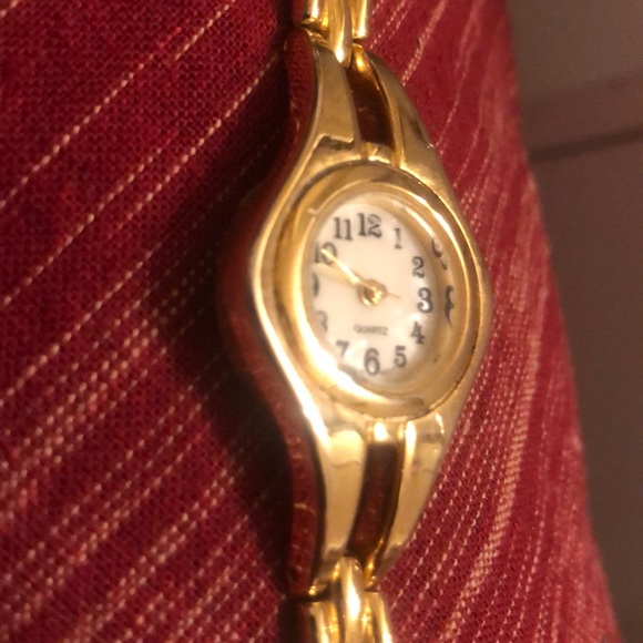 ꨄWHITESTAG GOLD TONE WATCH - Picture 2 of 4